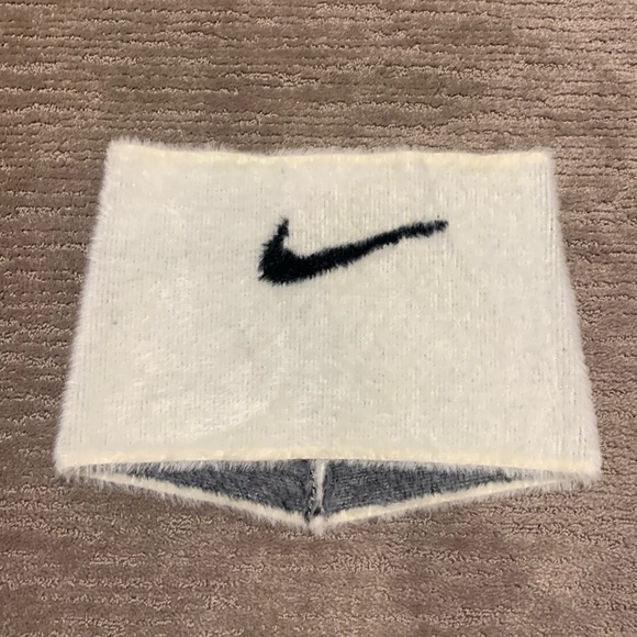 Nike Unisex Plush Knit Infinity Scarf - Picture 4 of 8